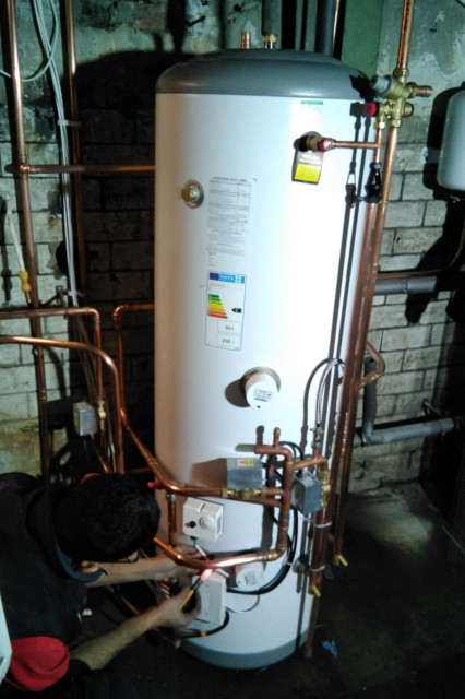 Unvented hot water cylinder